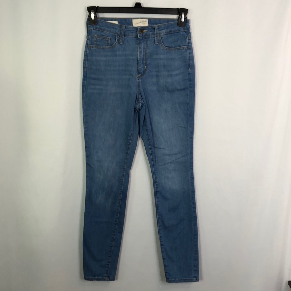 Universal Thread High Rise Skinny Blue Washed Jean Size 6